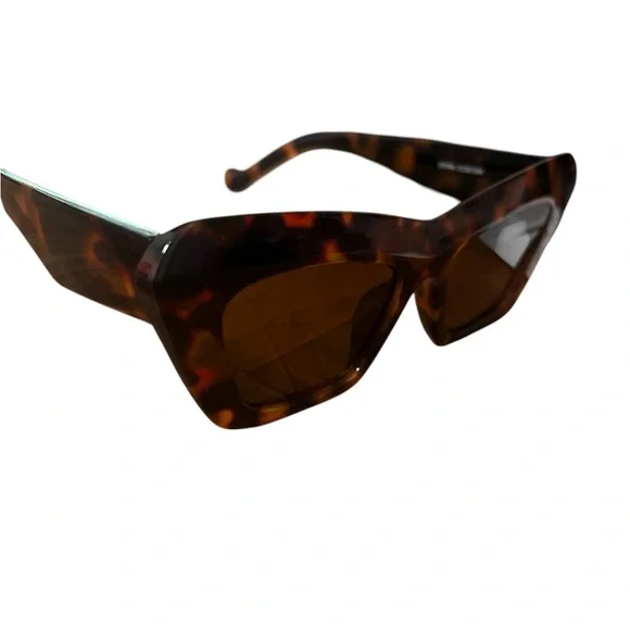 Leopard Cat Eye Sunglasses - Picture 3 of 3